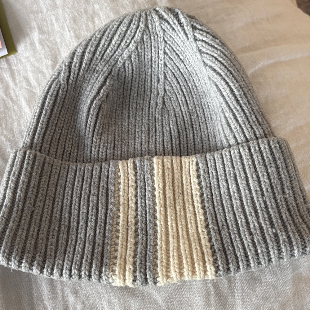 ATHLETA LIKE NEW! Gray and Cream Knit Beanie